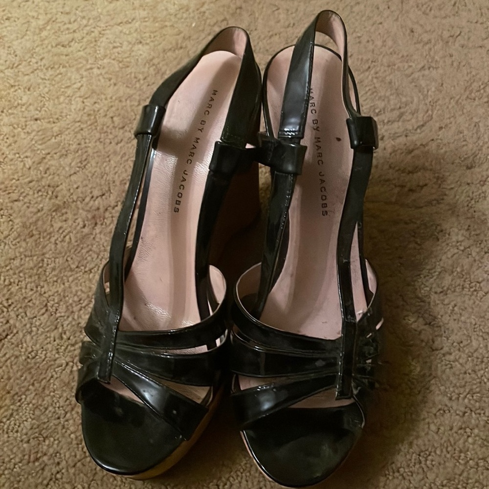 Marc jacobs black patent sling back cork wedges